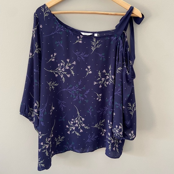 Reitmans Cold Shoulder Violet Navy Blue Asymmetrical Hem 3/4 Sleeve Blouse - Picture 1 of 5